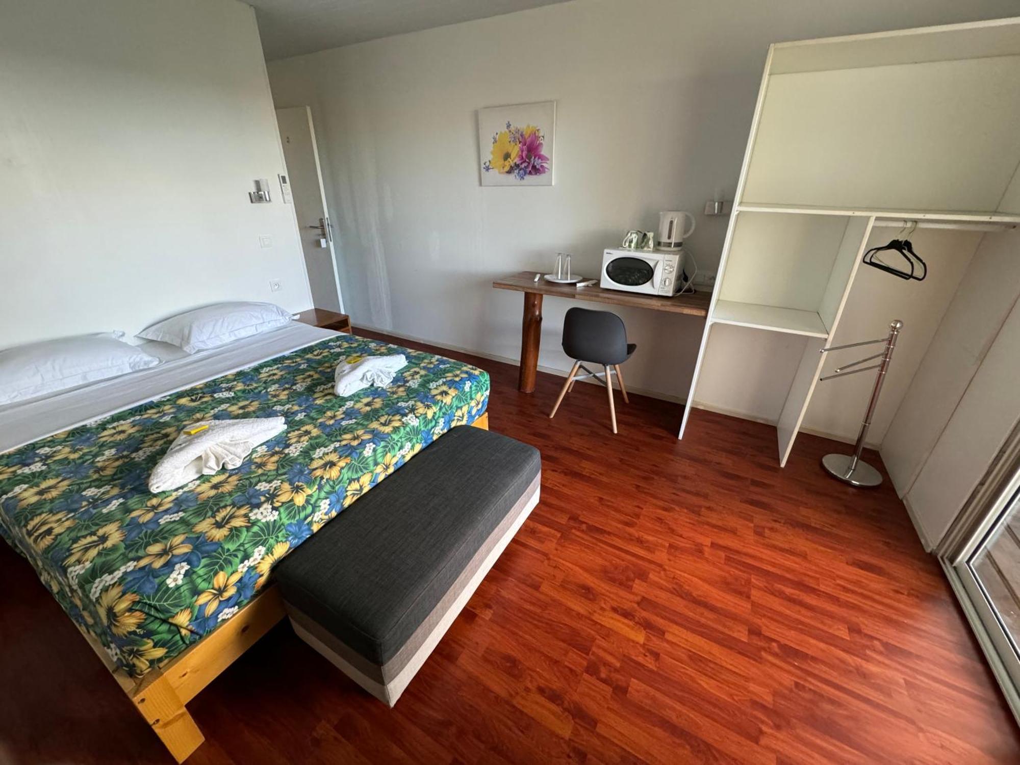 Te Mao Hotel Avatoru Bilik gambar